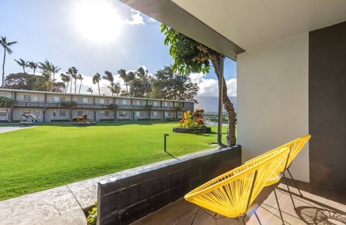 Kahului Hotel | Seaside Serenity: Discover Maui, Pool & Iao Valley Adventure!