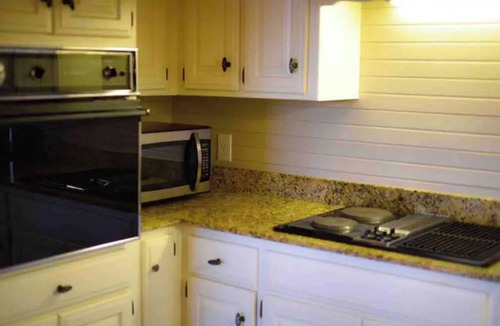 Lowell Cottage | Serene & Private Lakefront Cabin- Beaver Lake Northwest Arkansas