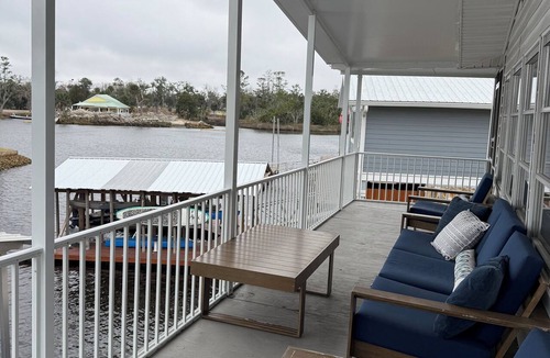 Steinhatchee House | Shellfish House- Waterfront Retreat- Covered Boat Lift & Large Screened Porch