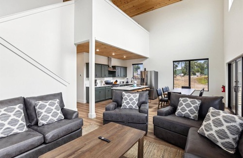 Sevierville Cabin | Sleek 4BR Cabin with Hot Tub, Theater & Arcade | Golf & Waterpark Nearby!