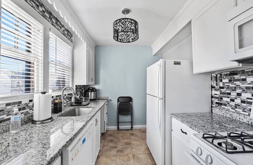 Takoma Park House | Sleep 24,Large Home near DC/4 Kitckens/driveway