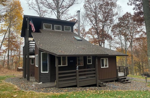 Philipsburg Cabin | Sleepy Hollow Hideaway Cozy Woodland Cabin 25 Min to Penn State