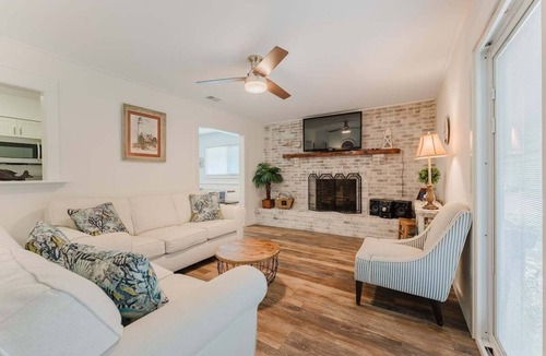 Saint Simons Heights Cottage | South End St. Simons Island Cottage Near East Beach & Redfern Village
