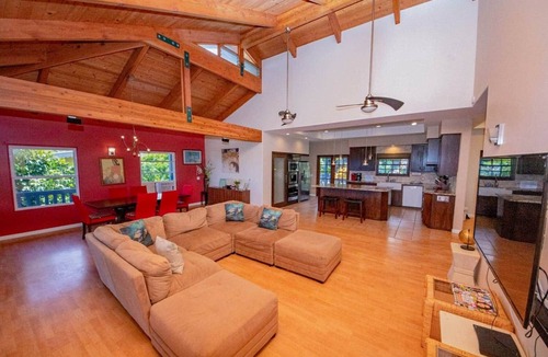 Kahaluu-Keauhou House | Spacious 5 Bedroom Kona Home w/Pool and Hot Tub!