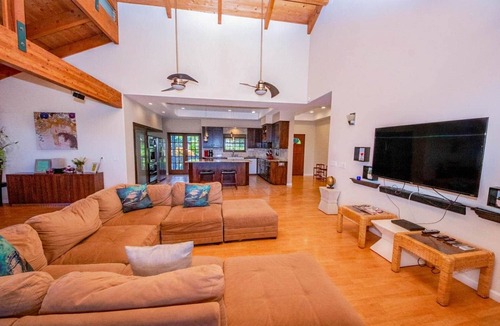 Kahaluu-Keauhou House | Spacious 5 Bedroom Kona Home w/Pool and Hot Tub!