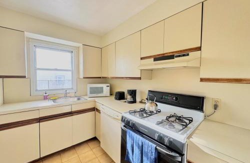 Guttenberg Apartment | Spacious and Convinient near NYC Parking Available