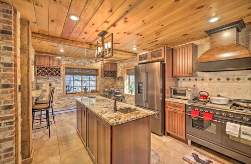 Aquashicola Cottage | Spacious Escape w/Deck & Ponds Near Skiing!