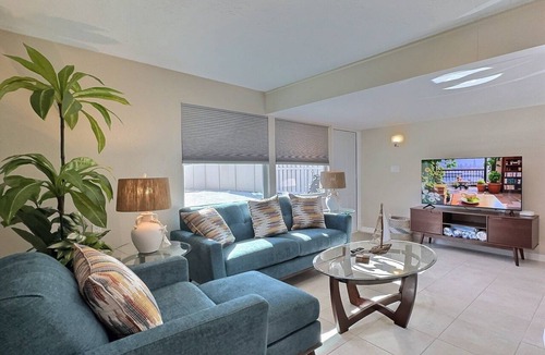 Siesta Key Condo | Spacious Renovated 1 Bedroom Siesta Key Beachside Vacation Rental Getaway