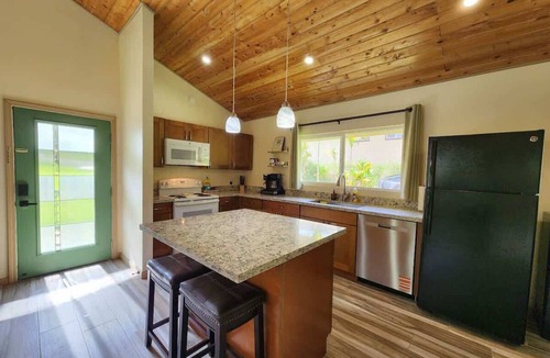 Mountain View House | Spotlessly Clean Family Oasis | AC | King Beds | Breakfast | Fire Pit | 15 Min to Volcanoes National Park