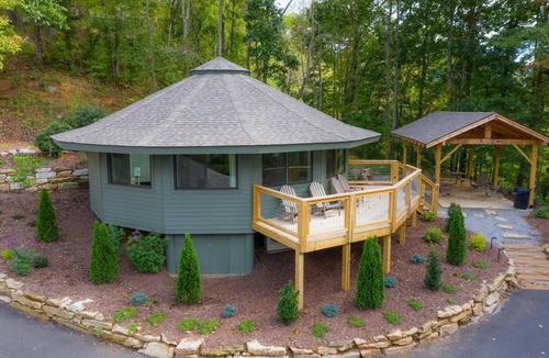 Canton Cottage | Springdale Treehouse Lodging 5
