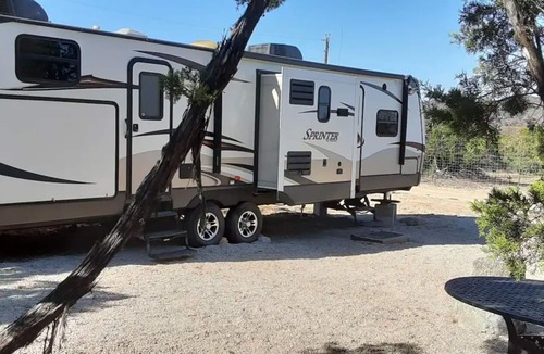 Utopia House | STARLIGHT DELUXE RV