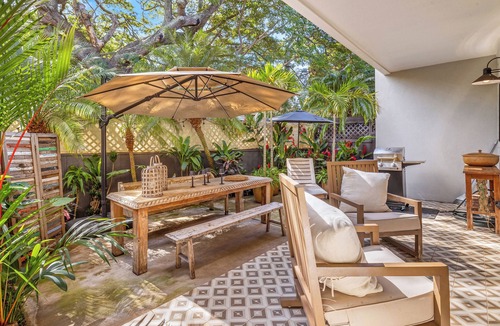 Napili House | Steps to Beach - Elegant Villa - Tropical Oasis - Central AC
