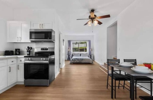 Kona Palisades House | Studio + 2 Small Bonus rooms with AC, Big Covered Patio, Near Beaches/Airport