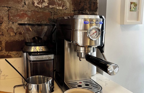 Chinatown Apartment | studio in chinatown/little italy fabulous neighborhood
