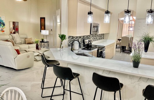 Kissimmee House | Stunning Home. Enjoy 4 bedrs & 3 baths. Prime location close to all Disney Parks
