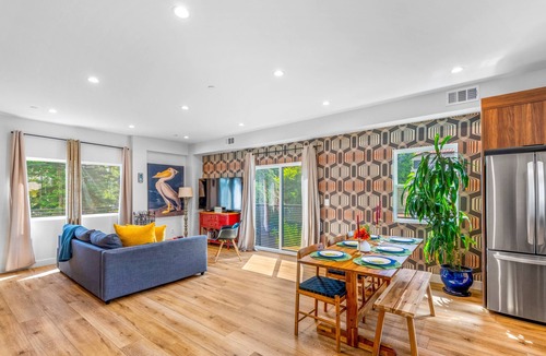 Sherman Oaks Apartment | Stylish Sherman Oaks Townhouse W/3 Master Suites