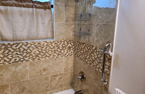 Orient Park House | Stylish Suite Tampa Minutes to Hard Rock Casino