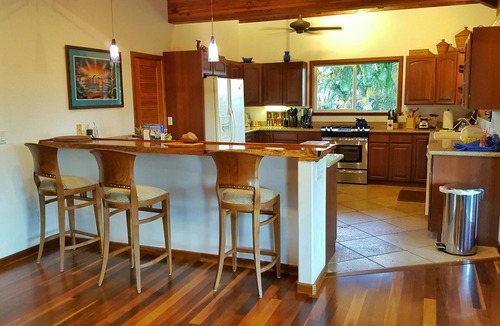Honaunau-Napoopoo House | Summer Special Family and Friends1 Walk to the Beach! Free Organic Farm Tour!