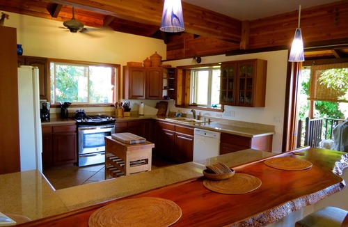 Honaunau-Napoopoo House | Summer Special Family and Friends1 Walk to the Beach! Free Organic Farm Tour!