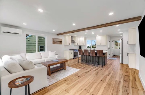 Everett House | Sunny 3BR Retreat Near Everet Waterfront