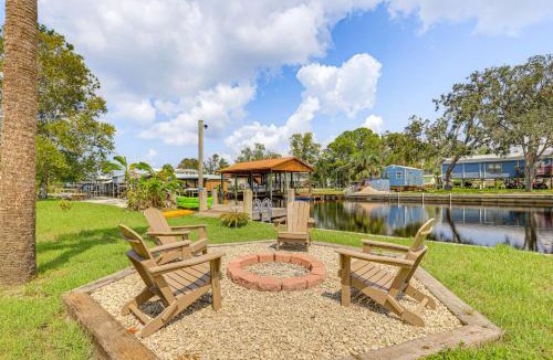 Suwannee House | 'Sunny Side Up' Canal-Front Getaway w/Dock!