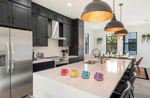 Tampa Heights House | Sunset Rooftop Lounge | Outdoor Cinema | popcorn !