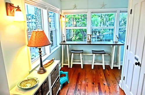 Weeki Wachee Gardens House | Swim Mat, Kayaks, Fire Pit! PET FRIENDLY - Sunfish Cove - Weeki Wachee River