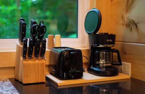 Stanton Cabin | Terrace Creek Retreat | Creekside Hot Tub Escape | 5 Min From Nada Tunnel!