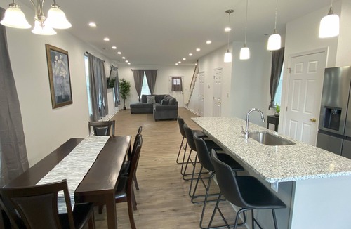 Norfolk House | The Chesapeake Gray Historical Waterside District 20 mins to Oceanfront