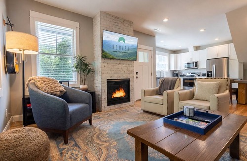 Woodfin House | The Fold at Reynolds Mountain | Collection of 10 Private Townhomes