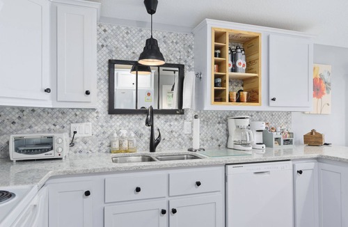 Flat Rock Cottage | The Funky Fuji @Backyard Apple Cottages