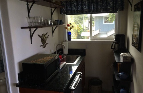 Honokaa Cottage | "The land of Sunshine" - fantastic ocean views, peaceful, romantic getaway