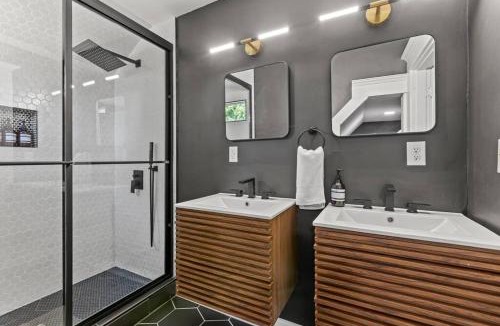 Georgetown House | The Luxe Hot Tub Private Bar 12 Min to Horse Park