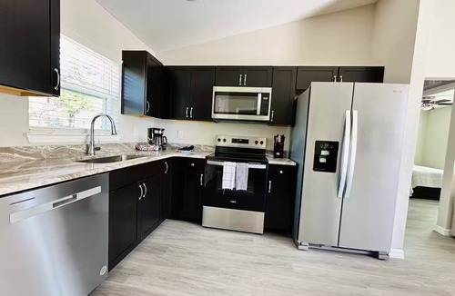 Ocala House | The Palm - 3 BR home Minutes away from WEC, OBS, FAST & HITS Located on W Hwy 40