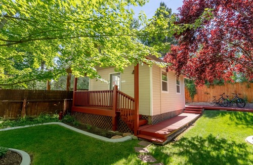 Central Rim House | The REAL BOISE RETREAT! AMAZING LOCATION & STELLAR Backyard. Bring your DOG! 2 mins to Downtown!