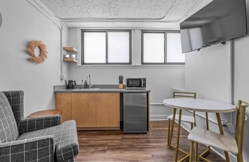 Charlotte Street House | The Sabel Collection | Downtown Asheville retreat with 16 suites parking, Wi-Fi.