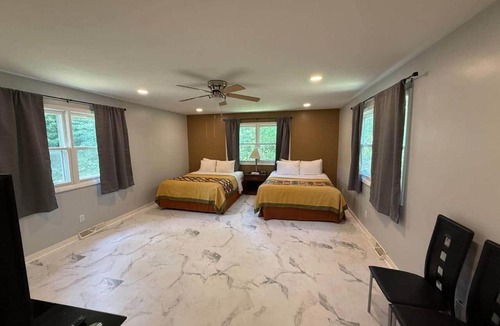 Bridgman House | The Vineyard House | Spacious Home Near Wine, Beer & Lake MI