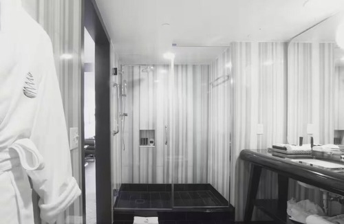 Foggy Bottom Hotel | The Watergate | Deluxe King Room | Along Potomac River Near Kennedy Center