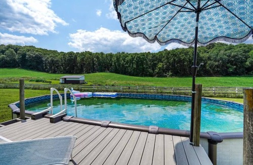 Spring Green House | The Zoo Barn! Pool, Hot Tub, Bball/Pkbl, Theater
