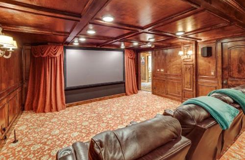 Versailles House | Theater, Gym, Hot Tub: Versailles 'Heritage Lodge'