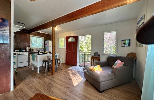 Waa Waa House | Tropical Garden Cottage near Ocean and Ponds