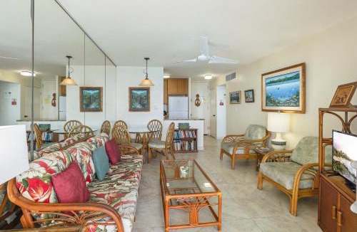 Kailua-Kona House | True and Absolute Oceanfront Condo Breathtaking Views From The Lanai - Hale Kona Kai 402 by Casago Kona