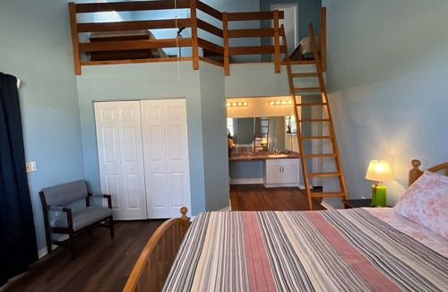 Williston House | Two Hawk Guest Room 4
