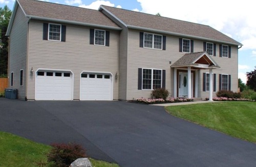 Warrensburg House | Ultimate Family Resort: Pool, Hot Tub, Mini Golf & Game Room mins to Lake George