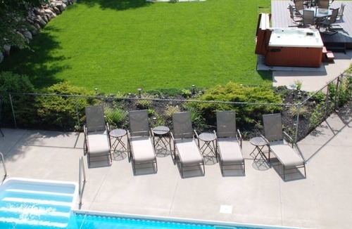 Warrensburg House | Ultimate Family Resort: Pool, Hot Tub, Mini Golf & Game Room mins to Lake George