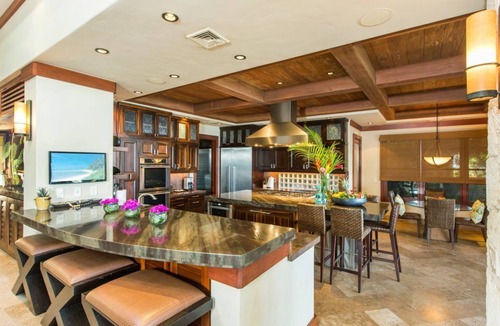 Kahala House | Ultra Luxury Oceanfront 8 BD 8.5 BA Pool & Hot Tub in Diamond Head