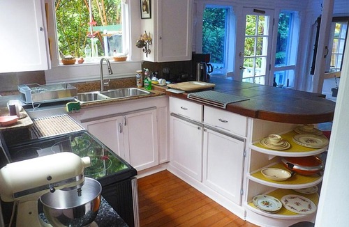 Volcano House | Upcountry Volcano Mountain Cottage