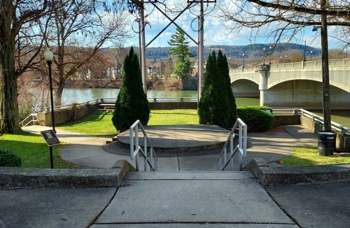 Warren Apartment | Valones Riverside Luxury Rentals