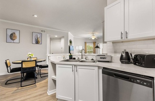 County Line Coalition Apartment | Vista Lagoon Close to USF