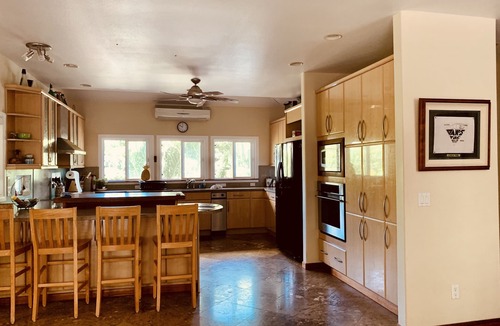 Pupukea House | Waimea Bay Tropical Retreat w/pool & jacuzzi 2 min walk from the beach!